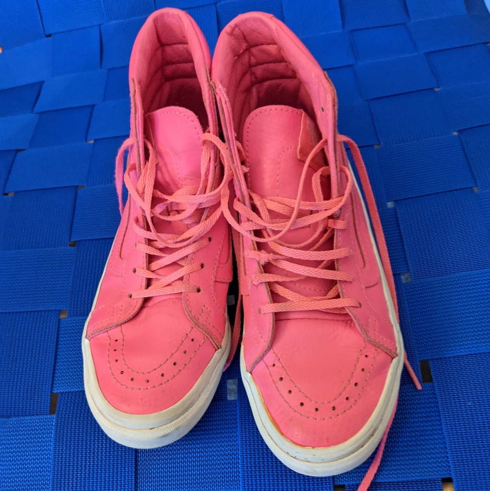 Hightop leather neon pink vans